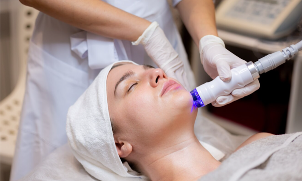 Hydro Facial vs. Traditional Facials: Which is Right for You?